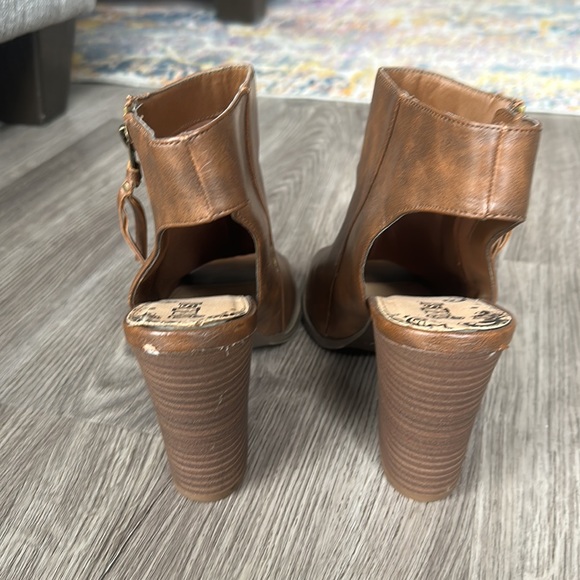 Brown faux leather peep toe heel - Picture 3 of 6